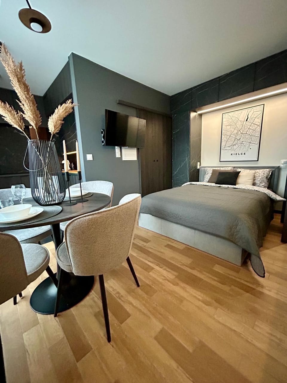 TV and multimedia, Kitchen or kitchenette, Living room, Seating area, Dining area