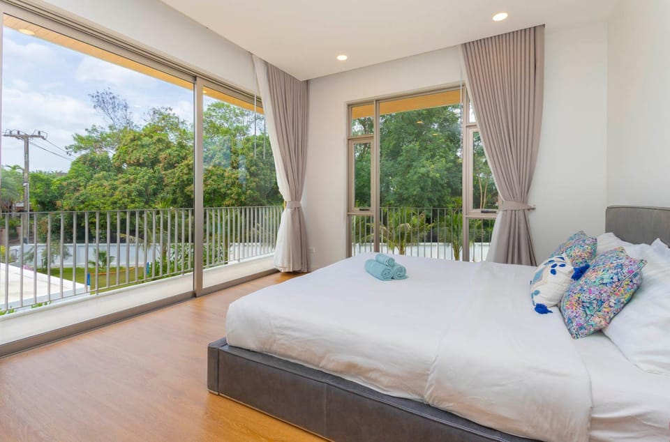 Minimal Luxury Villa HUGE Garden - 10 min to Nimman and Old City Villa in Chiang Mai