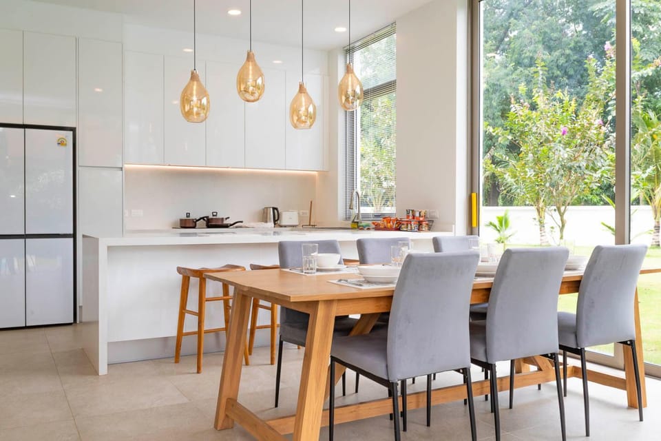 Minimal Luxury Villa HUGE Garden - 10 min to Nimman and Old City Villa in Chiang Mai
