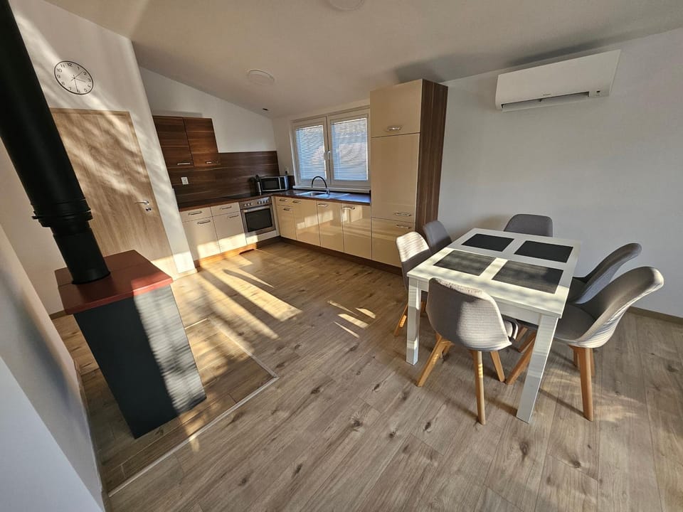 Nové bývanie blízko Piešťan a Nového Mesta nad Váhom pre 6 osôb House in Slovakia