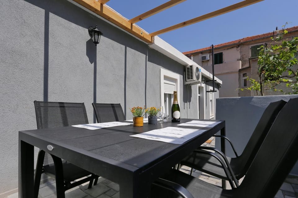 Day, View (from property/room), Balcony/Terrace, Balcony/Terrace, Dining area