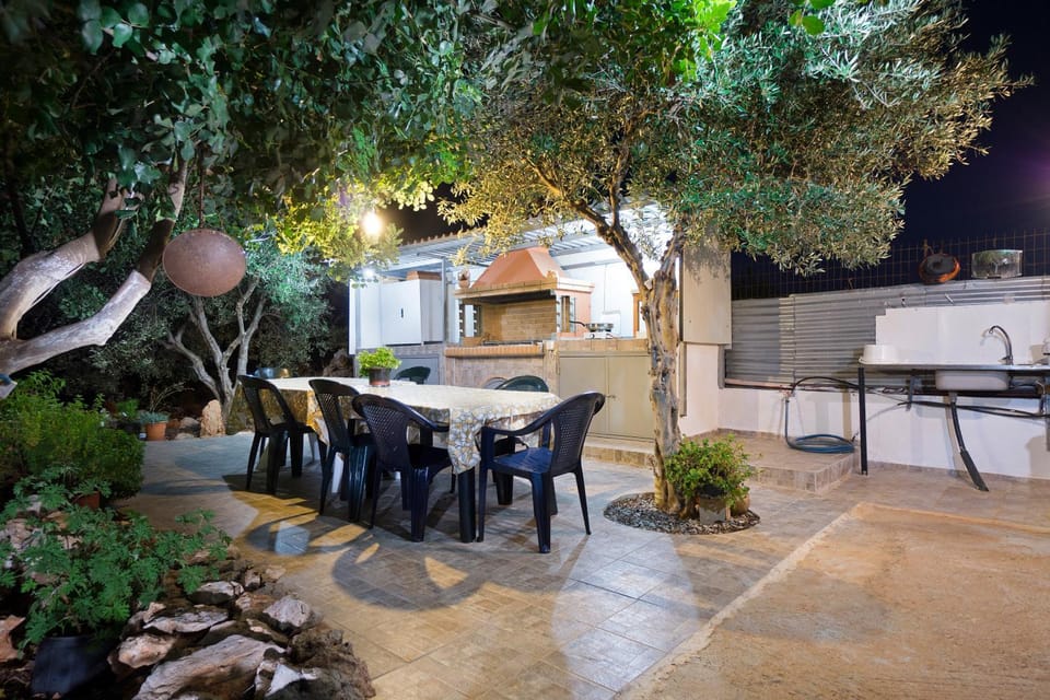 Night, BBQ facilities, Garden, Internal: Not applicable to any particular room