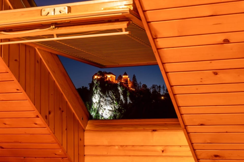 Night, Living room, Bedroom, On site, Landmark view