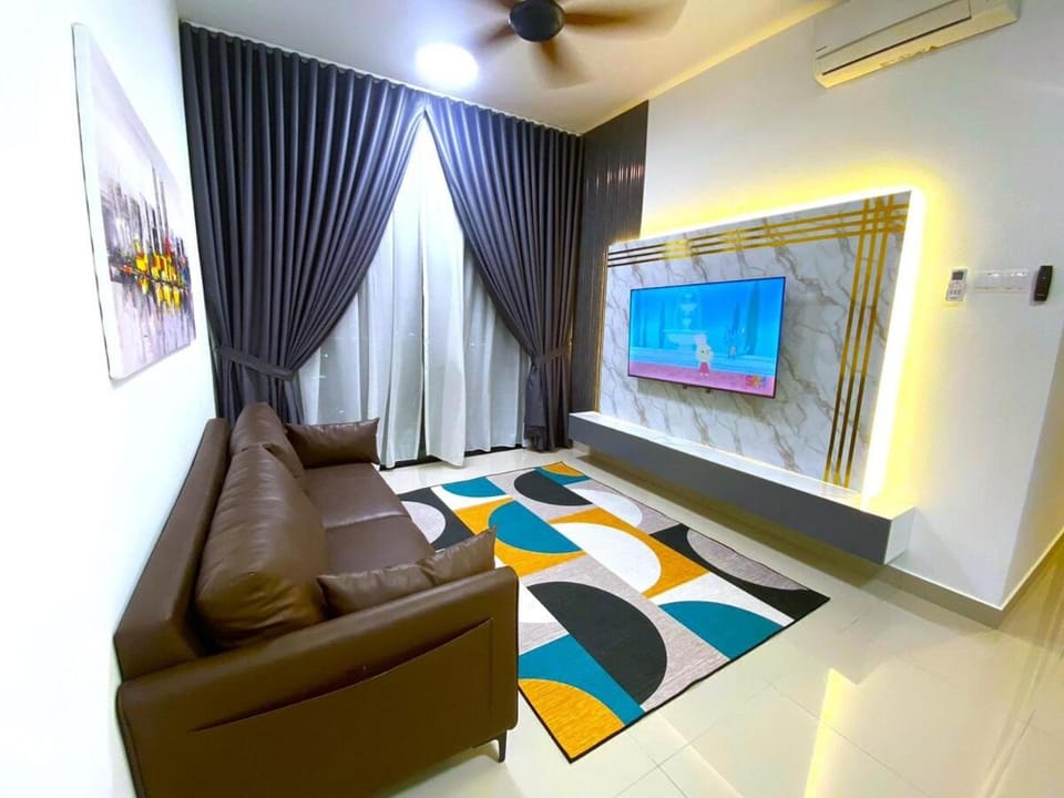 Communal lounge/ TV room, TV and multimedia, Living room, Seating area, air conditioner