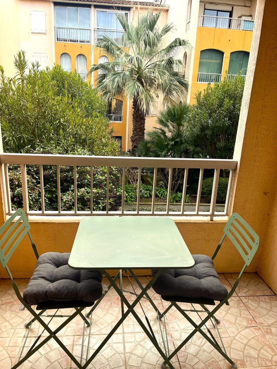 Studio cosy rénové climatisé avec piscine proche de toutes commodités Apartment in Fréjus