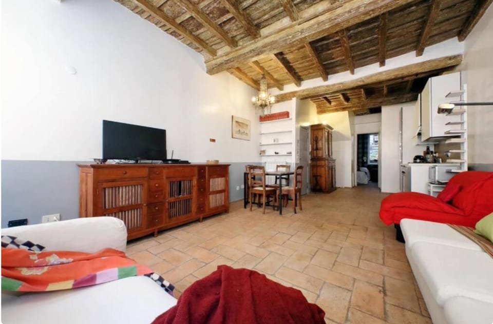 Communal lounge/ TV room, TV and multimedia, Kitchen or kitchenette, Living room, Seating area, Dining area