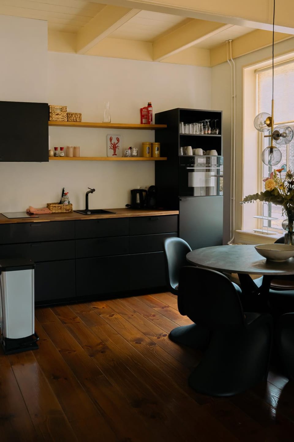 Coffee/tea facilities, Kitchen or kitchenette, Dining area