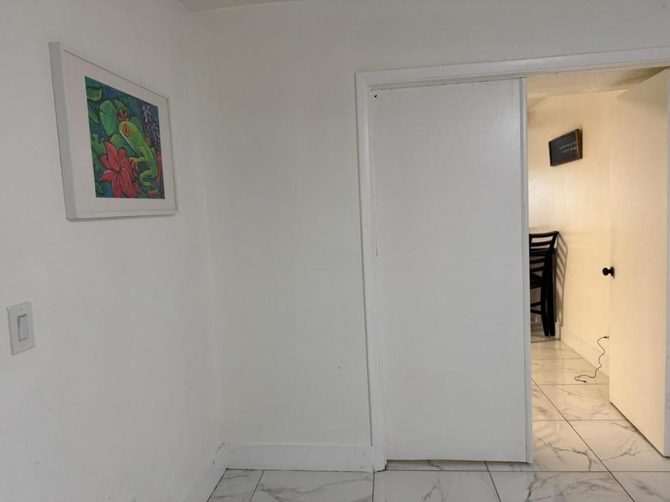 HUGE In-Law Apt Beach Oasis- Private entrance Apartment in Venice Gardens
