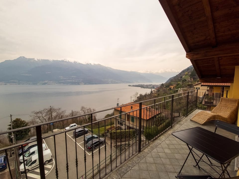 Property building, Patio, Natural landscape, Balcony/Terrace, Balcony/Terrace, Lake view, Mountain view, Parking