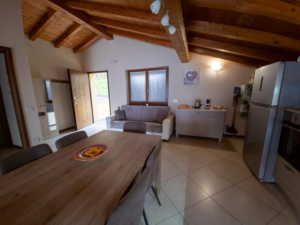 Living room, Dining area, oven, pet friendly, stove