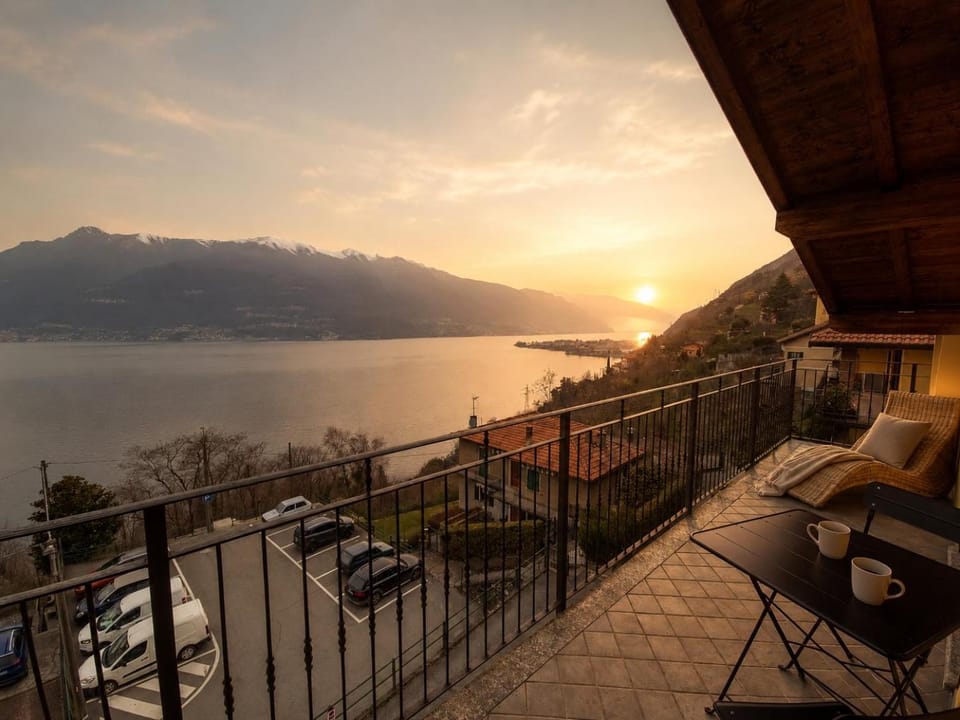 Patio, Day, Natural landscape, View (from property/room), Balcony/Terrace, Seating area, Dining area, Lake view, Mountain view, Sunrise, Sunset, Parking