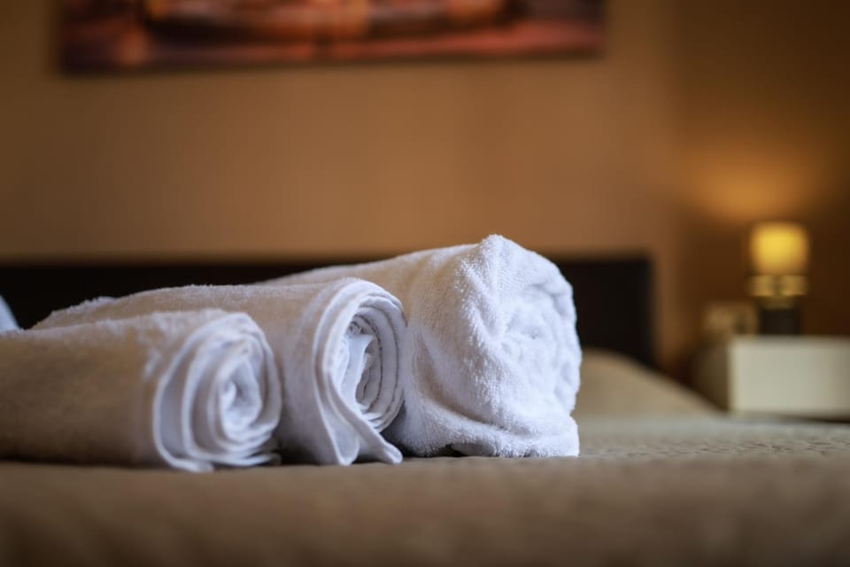 Bedroom, towels