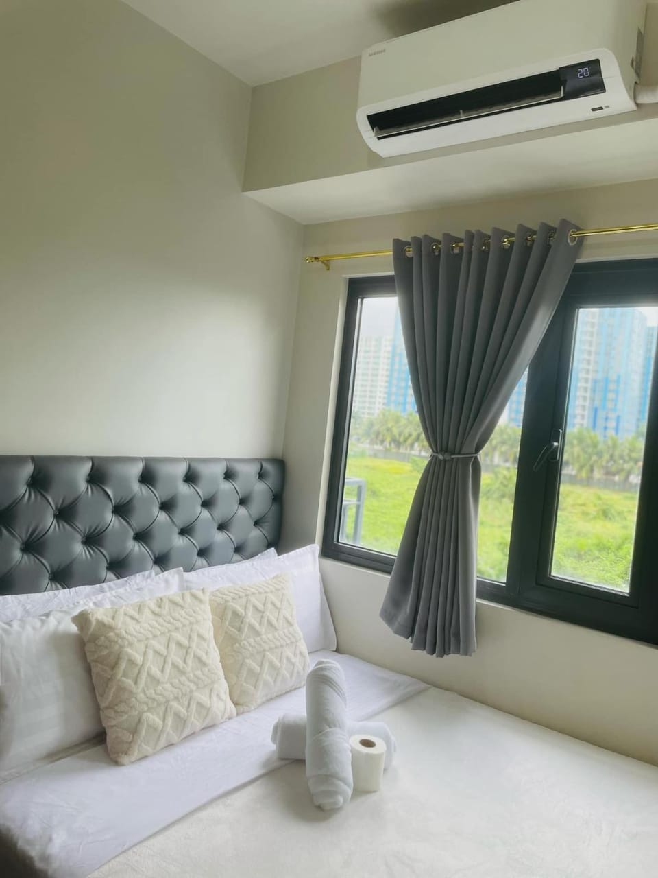 Bed, Bedroom, towels, air conditioner