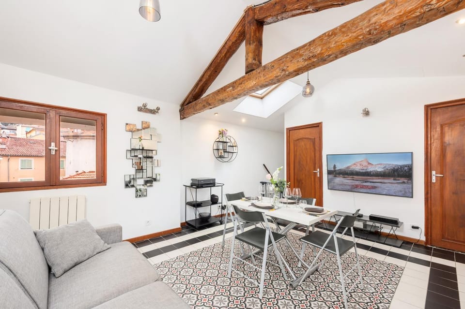 Bastion Ideally located, brightness, sea views Apartment hotel in Menton