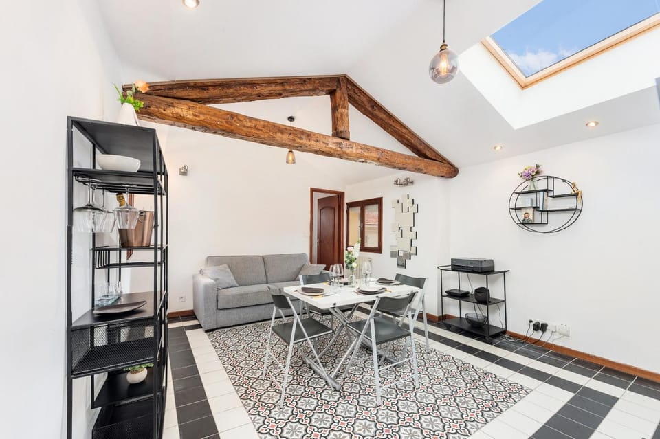 Bastion Ideally located, brightness, sea views Apartment hotel in Menton