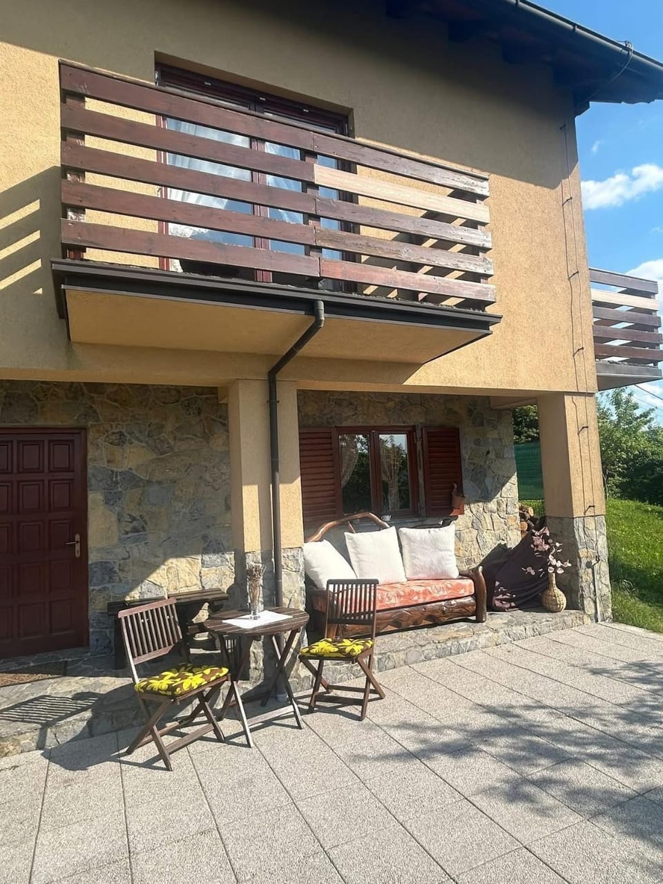 Patio, Day, Balcony/Terrace