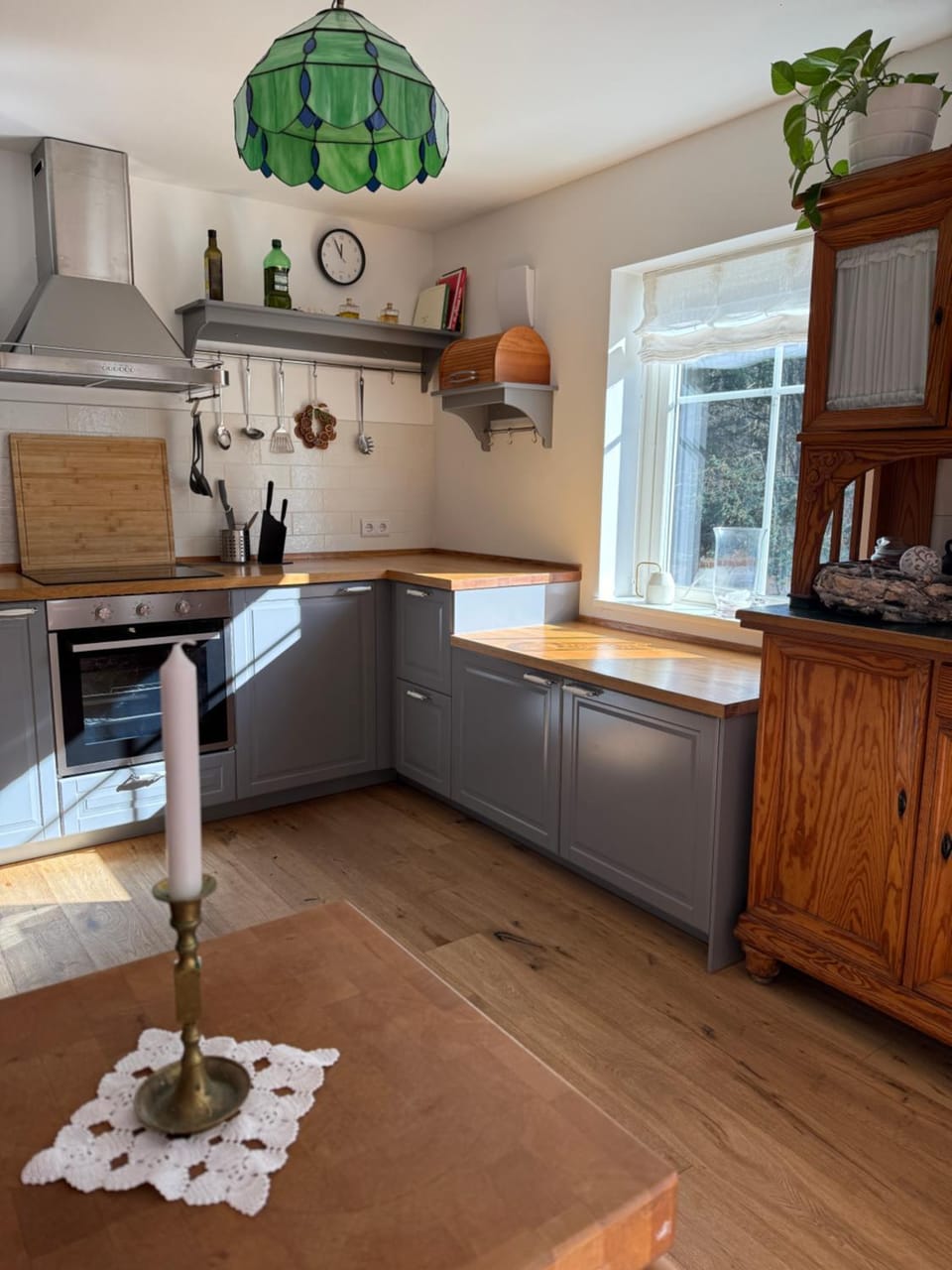 Kitchen or kitchenette, dishwasher, oven, stove