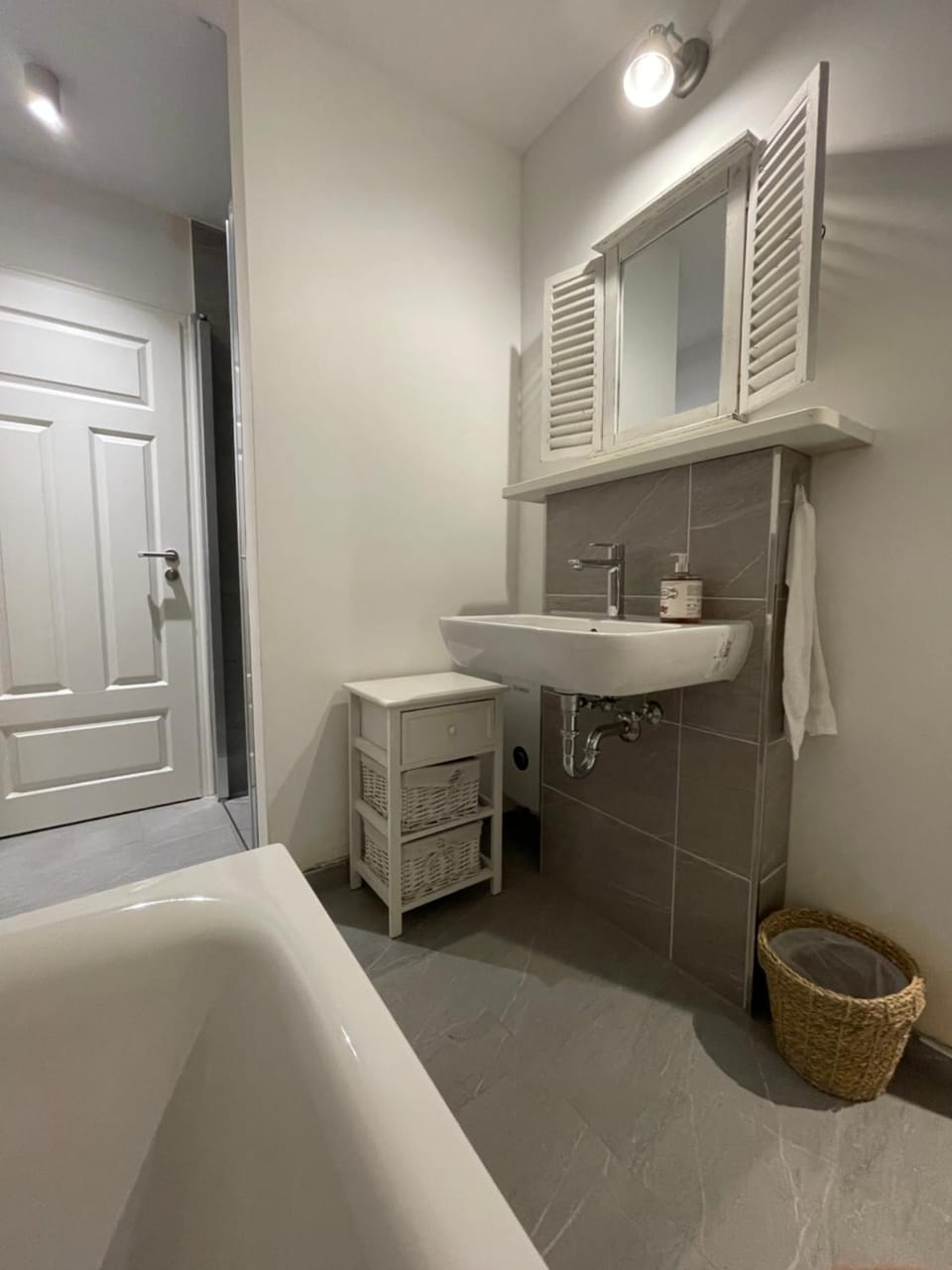 Bathroom, Bath