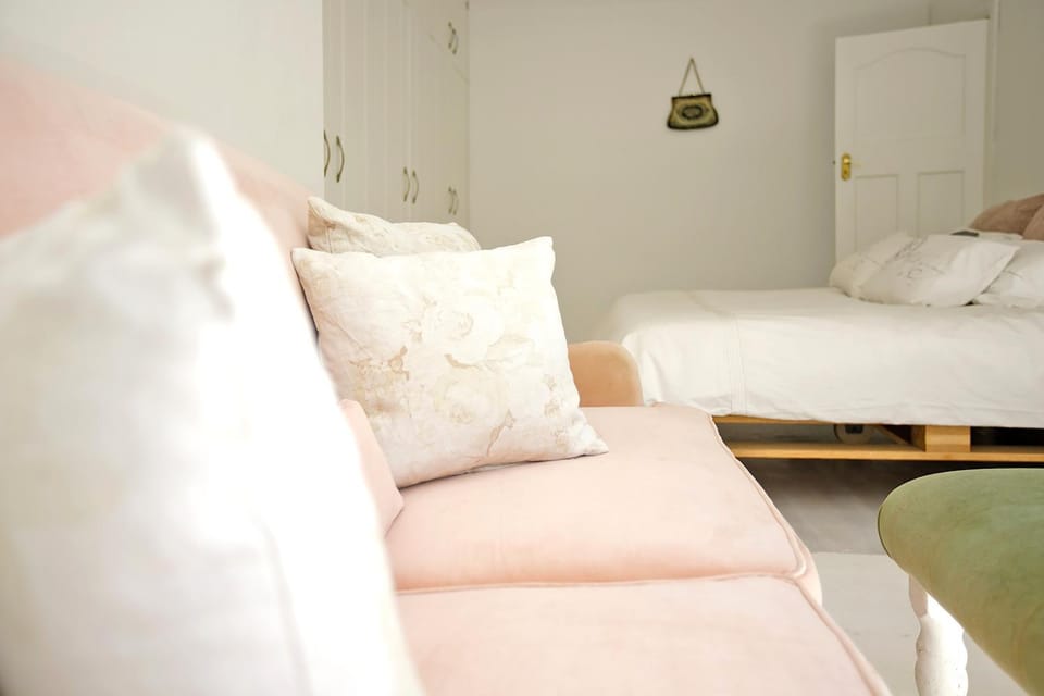 Wonderland Cottage on Chelsea Village Doorstep Villa in Cape Town