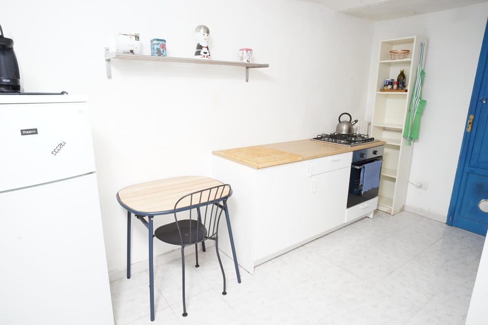 Kitchen or kitchenette, oven, stove