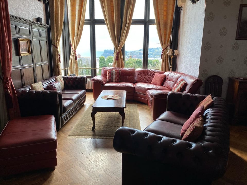 Stunning Castle with outstanding sea and estuary views in South Devon House in Teignmouth