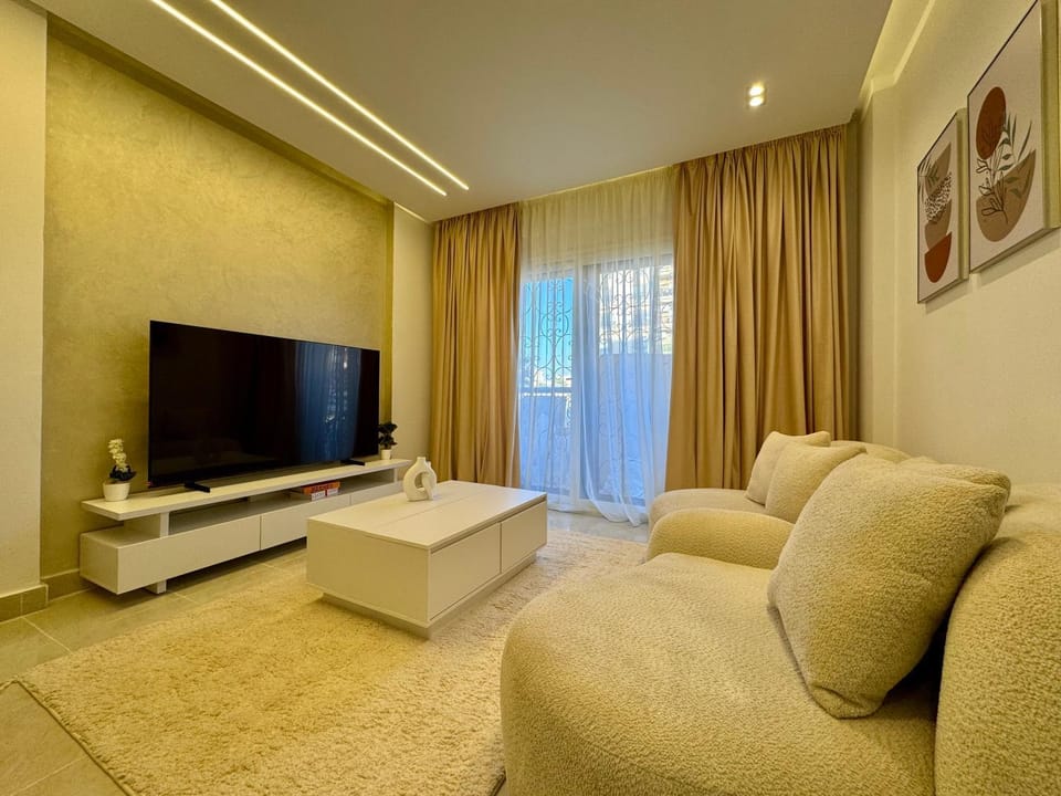 Communal lounge/ TV room, TV and multimedia, Living room, Seating area, Evening entertainment