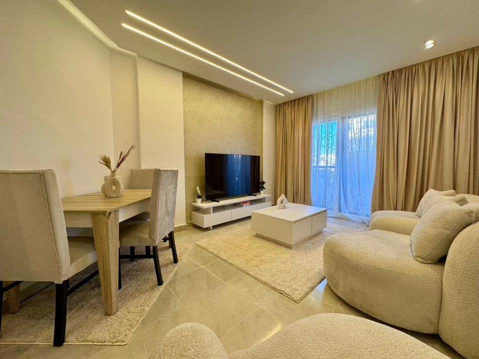 Communal lounge/ TV room, TV and multimedia, Living room, Seating area, Evening entertainment
