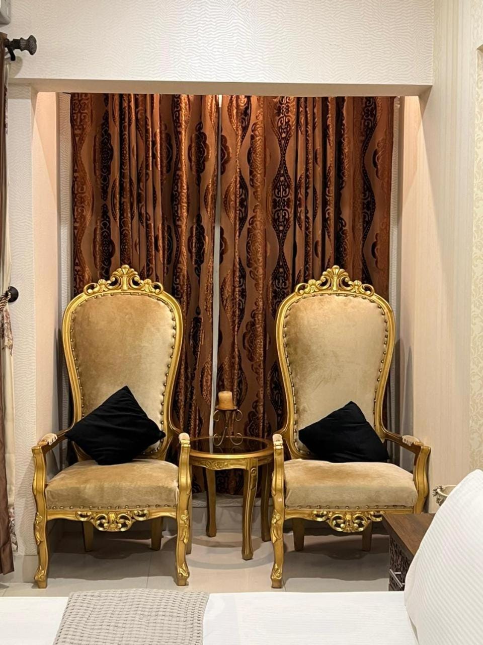 Zen Luxury Stay - 3BR Family Apartment DHA Phase 6 Nishat Commercial Apartment in Karachi