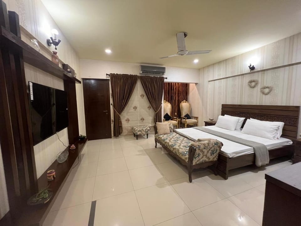 Zen Luxury Stay - 3BR Family Apartment DHA Phase 6 Nishat Commercial Apartment in Karachi