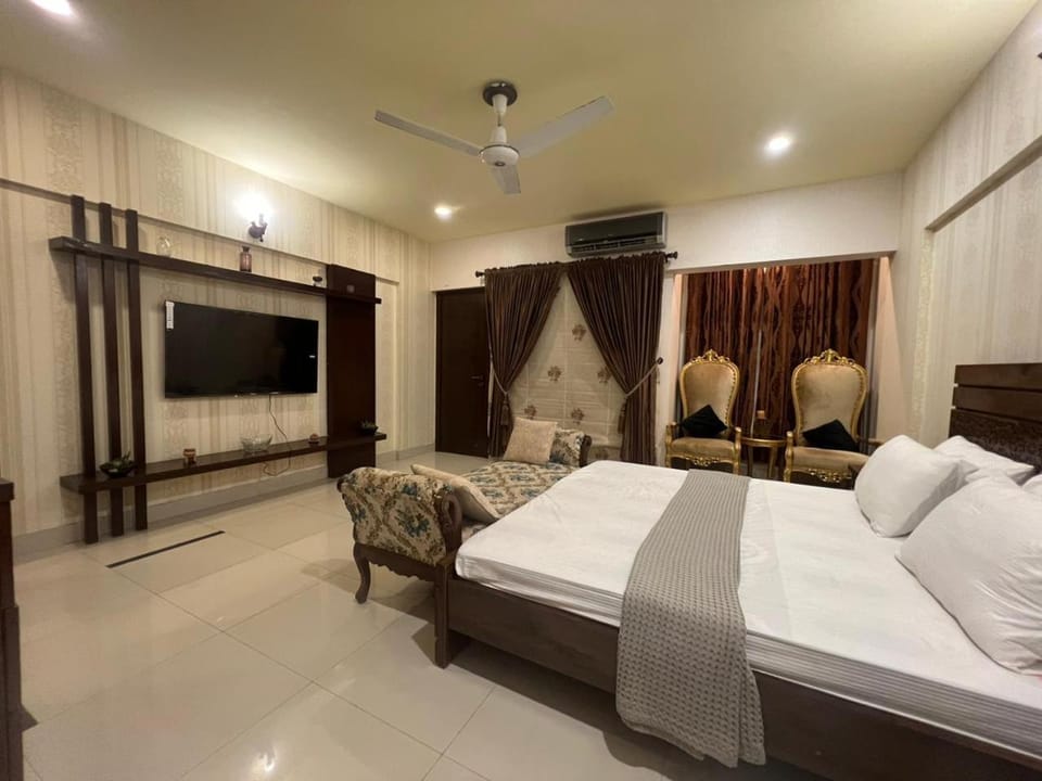 Zen Luxury Stay - 3BR Family Apartment DHA Phase 6 Nishat Commercial Apartment in Karachi