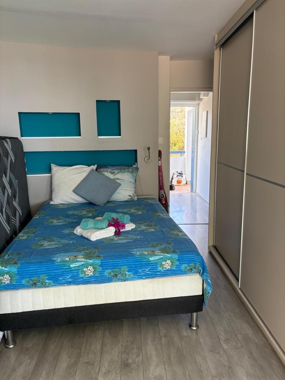 Bed, Photo of the whole room