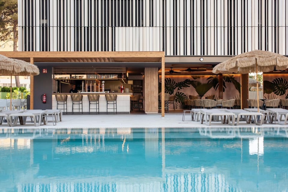 Lounge or bar, Swimming pool