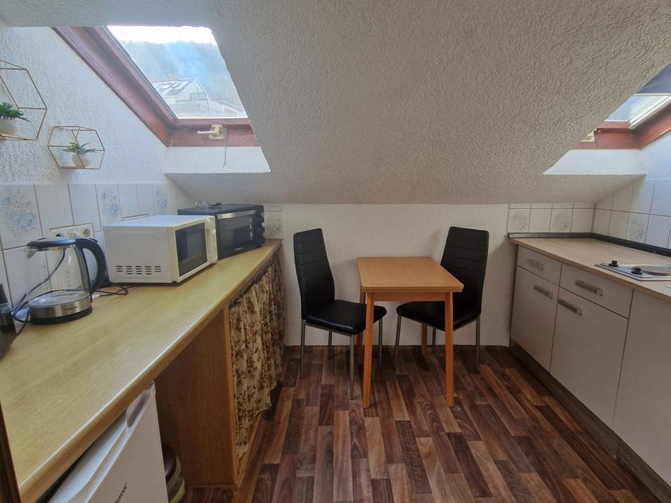 Kitchen or kitchenette, Dining area, stove, toaster