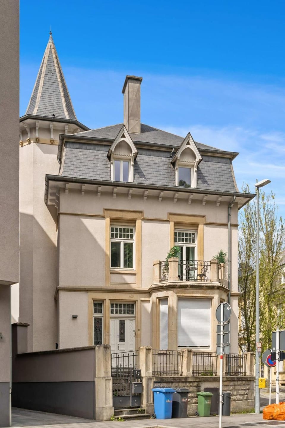 Property building, Day, Location