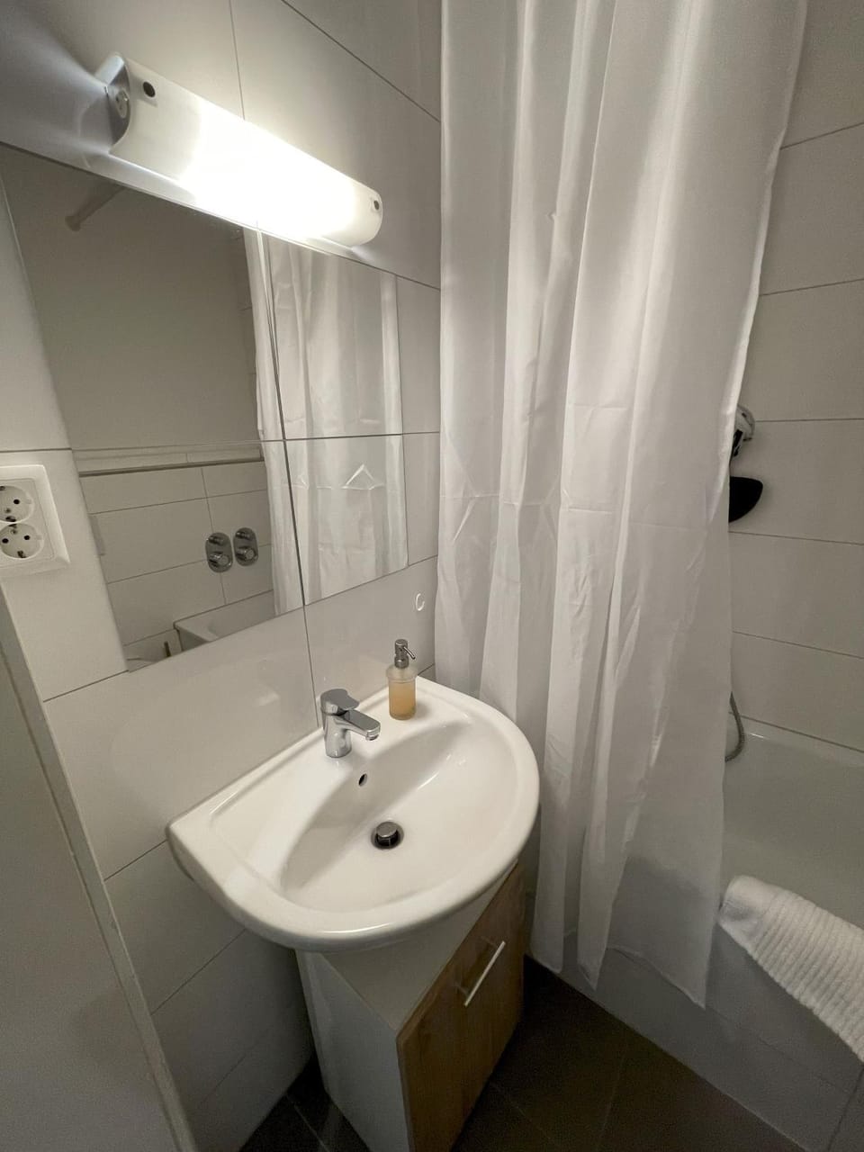 Bathroom, Bath, towels