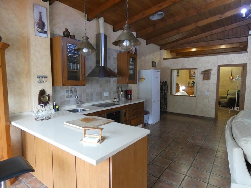 Kitchen or kitchenette, Mountain view, Pool view, dishwasher, oven, stove