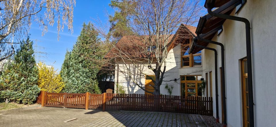 Property building, Garden, Parking