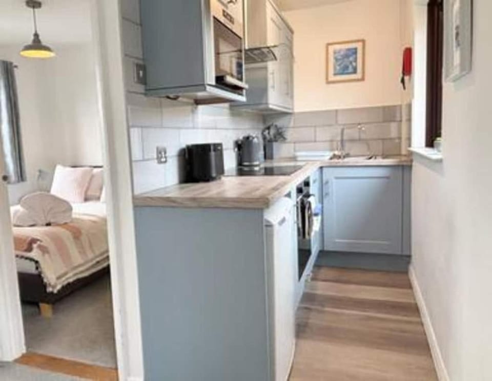 Kenegie View, Bright & Vibrant 2-Bedroom with Shared facilities on site! House in England