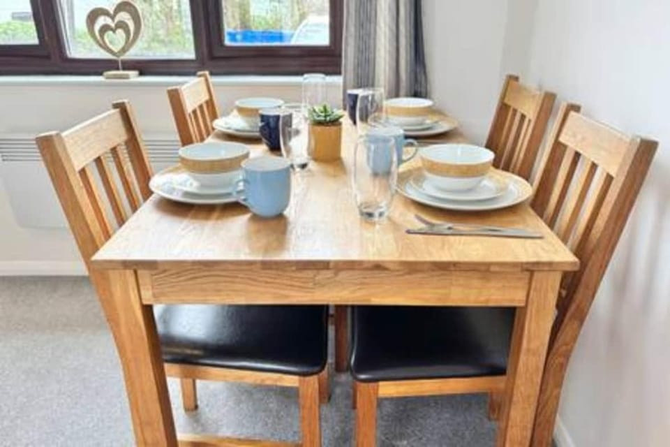 Kenegie View, Bright & Vibrant 2-Bedroom with Shared facilities on site! House in England