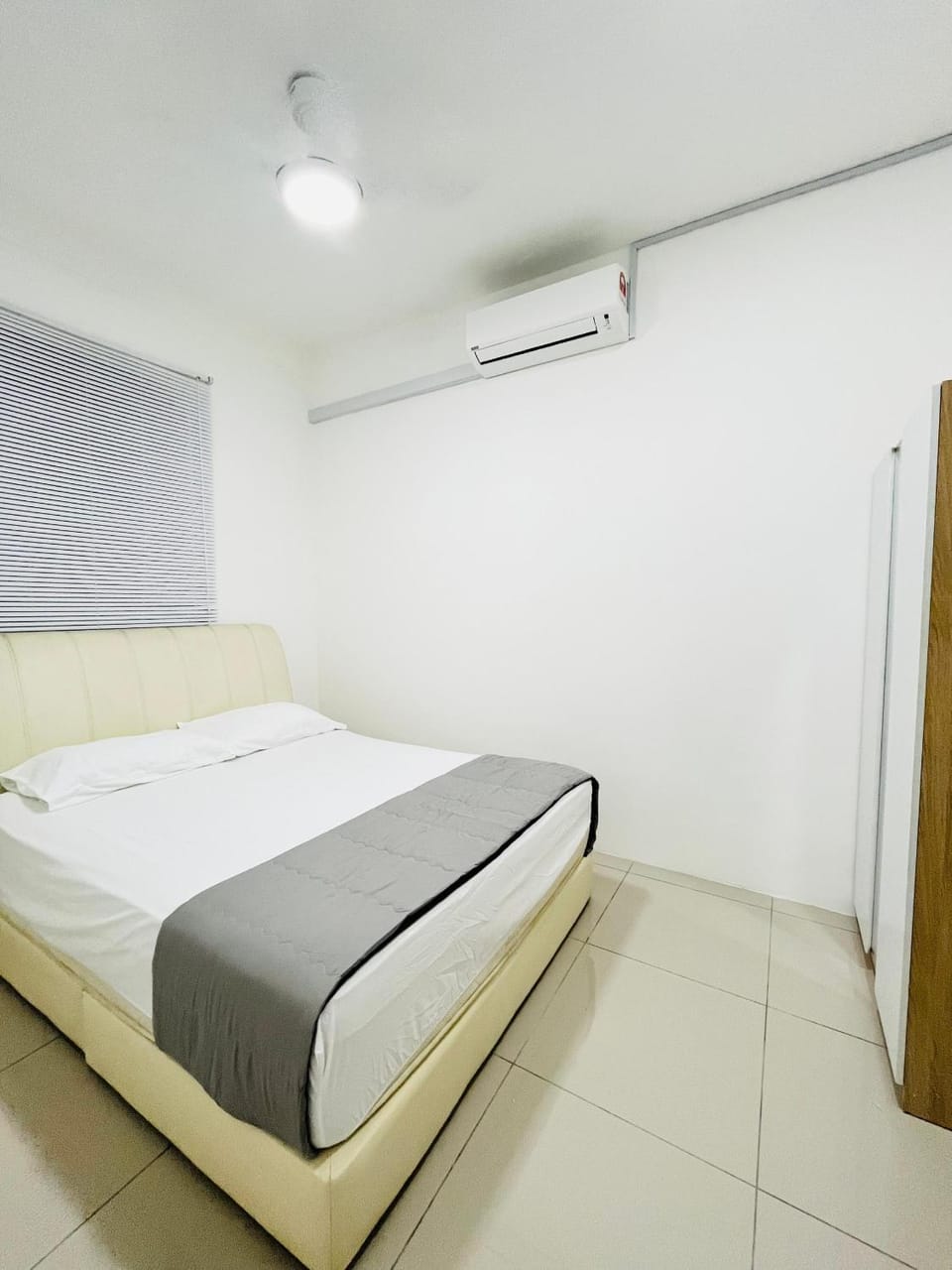 Bed, Bedroom, air conditioner