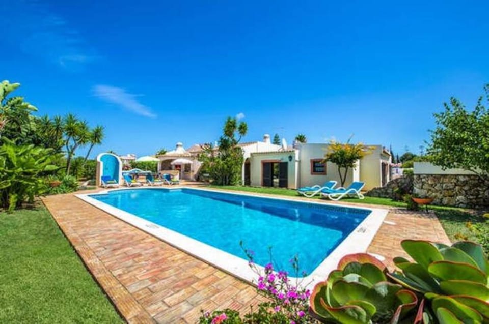 Property building, Day, Garden, Garden view, Pool view, Swimming pool, Swimming pool, sunbed