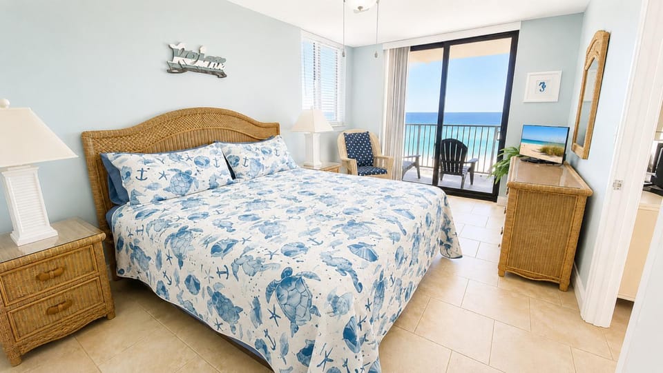 Bed, TV and multimedia, View (from property/room), Balcony/Terrace, Bedroom, Sea view