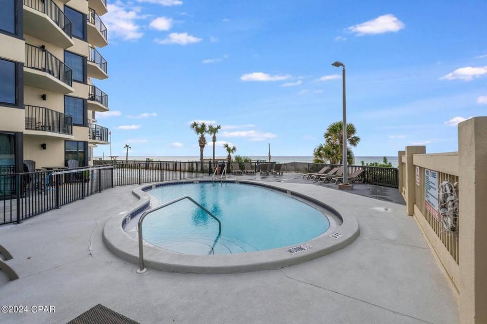 View (from property/room), Pool view, Swimming pool, sunbed