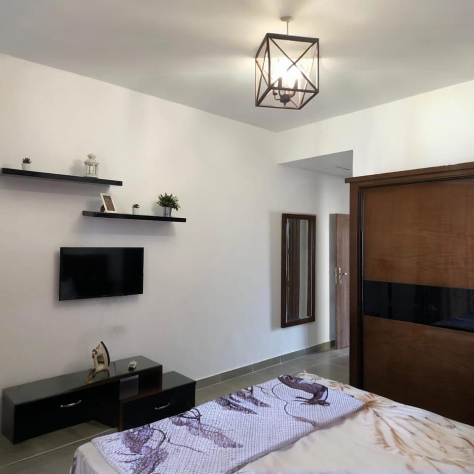 Bed, TV and multimedia, Bedroom, wardrobe