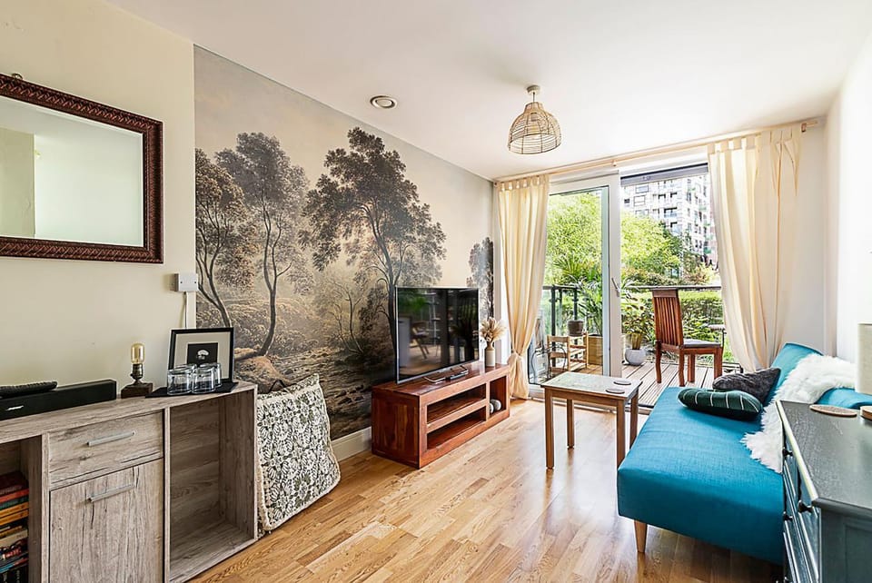 TV and multimedia, Living room, Garden view