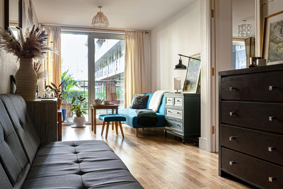 TV and multimedia, Living room, Garden view, wardrobe