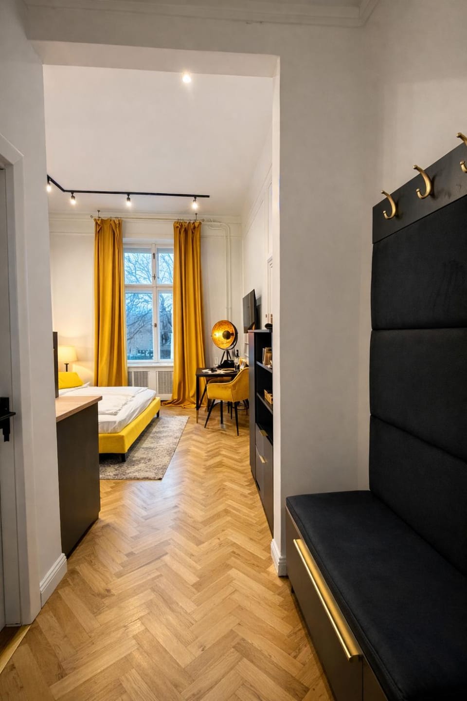 Bed, Living room, Photo of the whole room, Bedroom