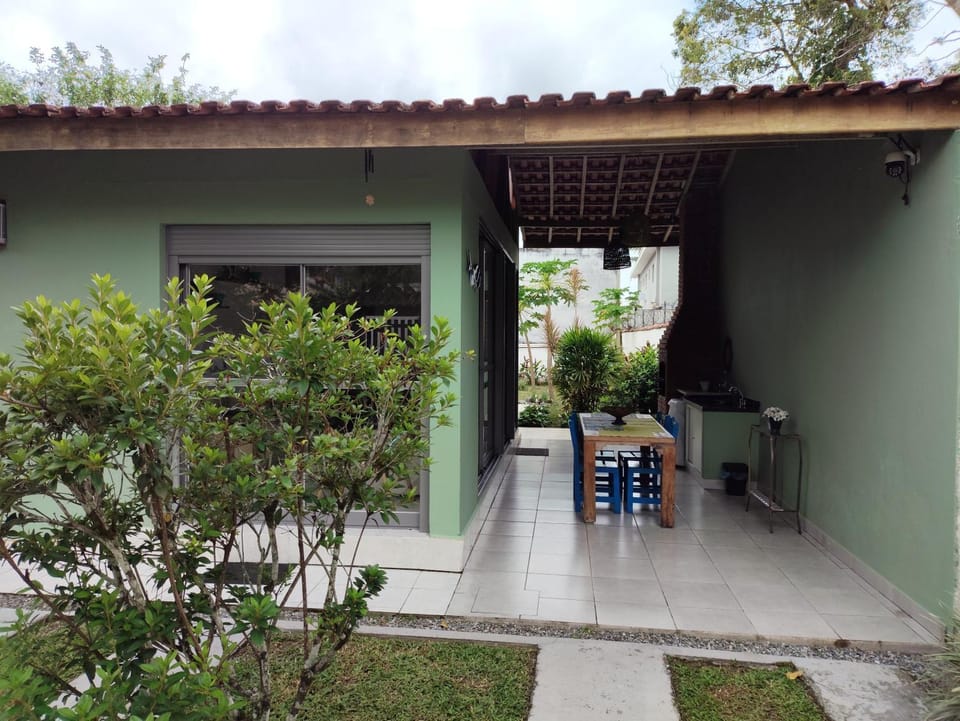 Casa na Boraceia, 100 M praia c roupas cama e banho House in São Sebastião