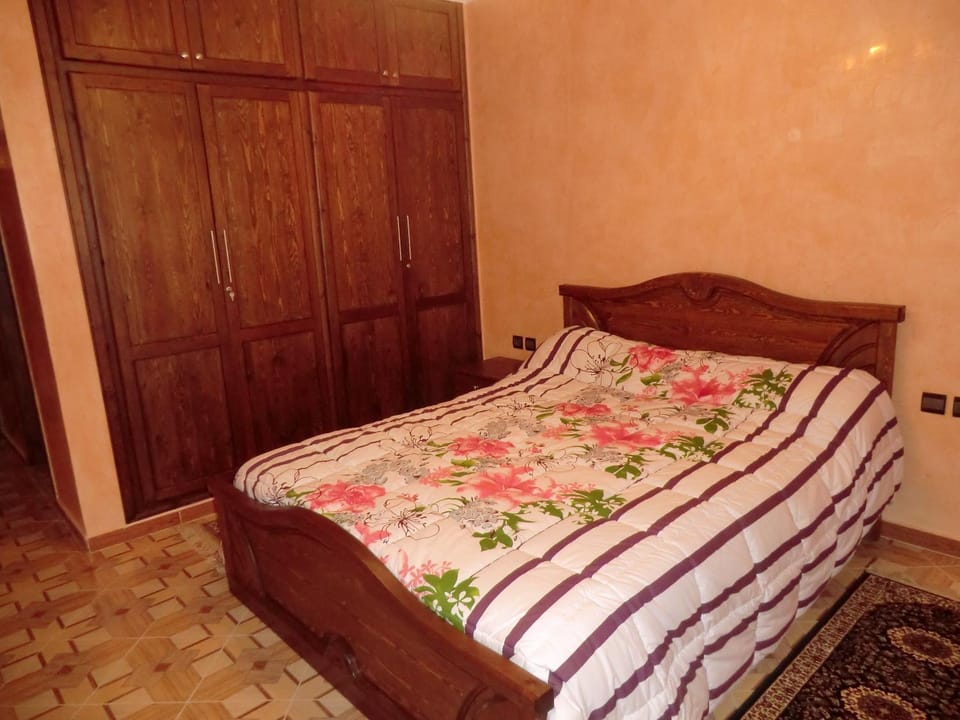 Bed, Photo of the whole room, wardrobe