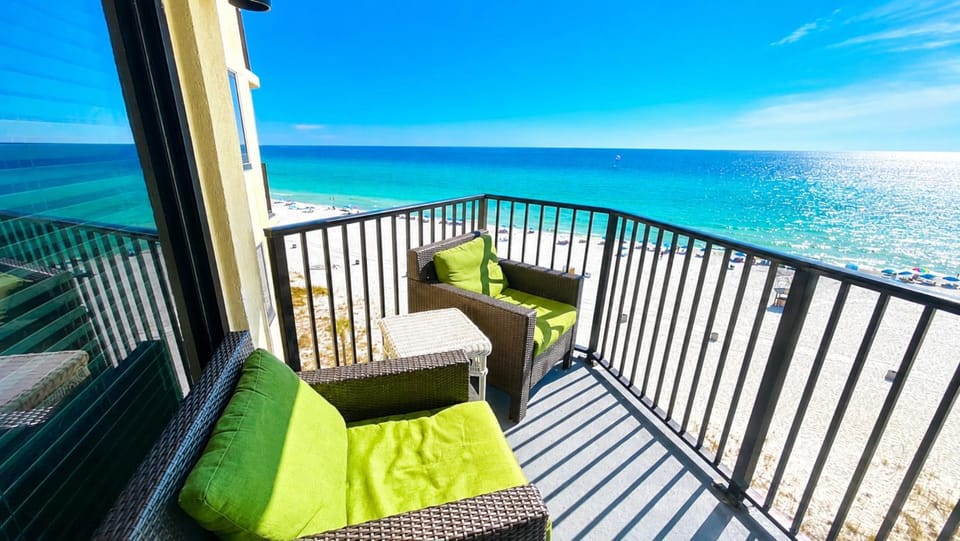 View (from property/room), Balcony/Terrace, Pool view, Sea view, Swimming pool